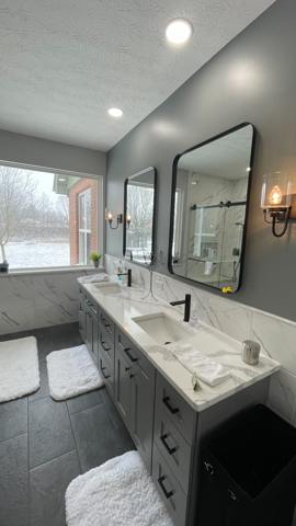 Bathroom double vanity, mirrors and recessed lighting
