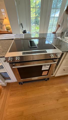 Stainless range installed between kitchen cabinets